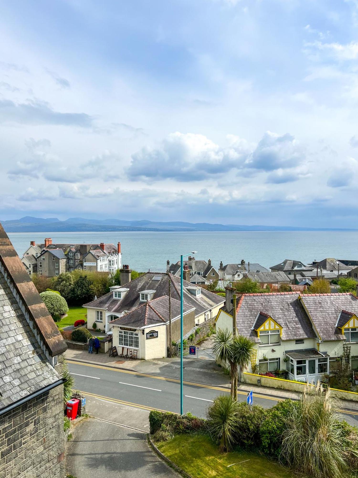 Church Duplex With Breathtaking Sea & Mountain Views Leilighet Criccieth Eksteriør bilde